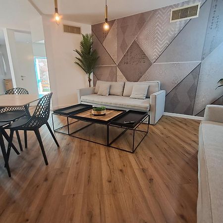 Yalarent Afarsemon Apartments With Pool - For Families & Couples Eilat Esterno foto