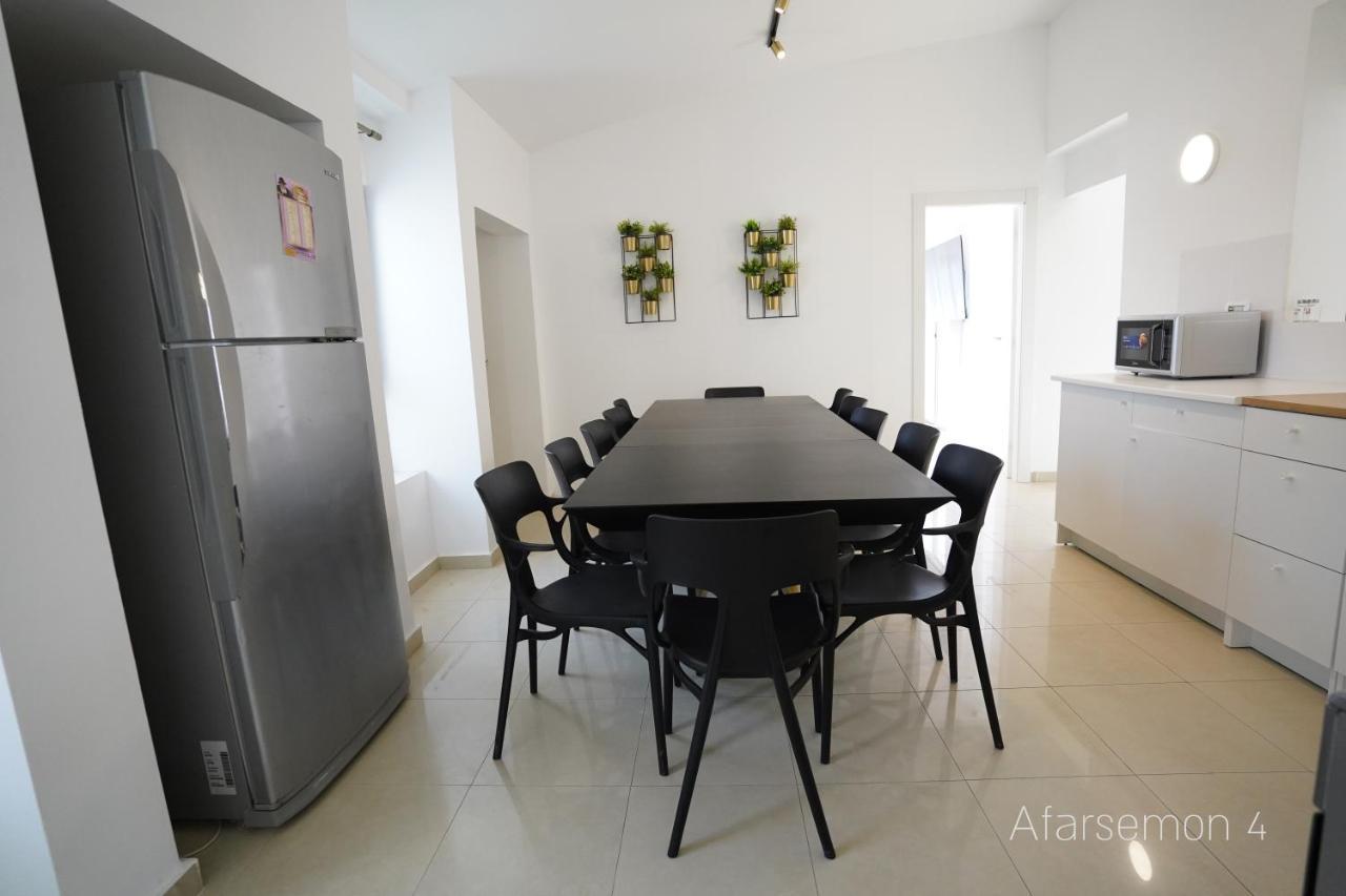 Yalarent Afarsemon Apartments With Pool - For Families & Couples Eilat Esterno foto