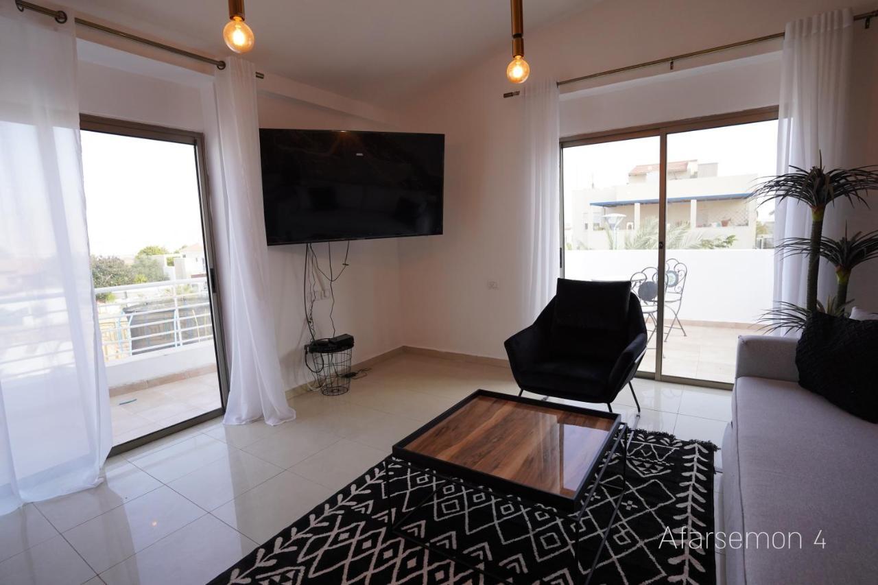 Yalarent Afarsemon Apartments With Pool - For Families & Couples Eilat Esterno foto