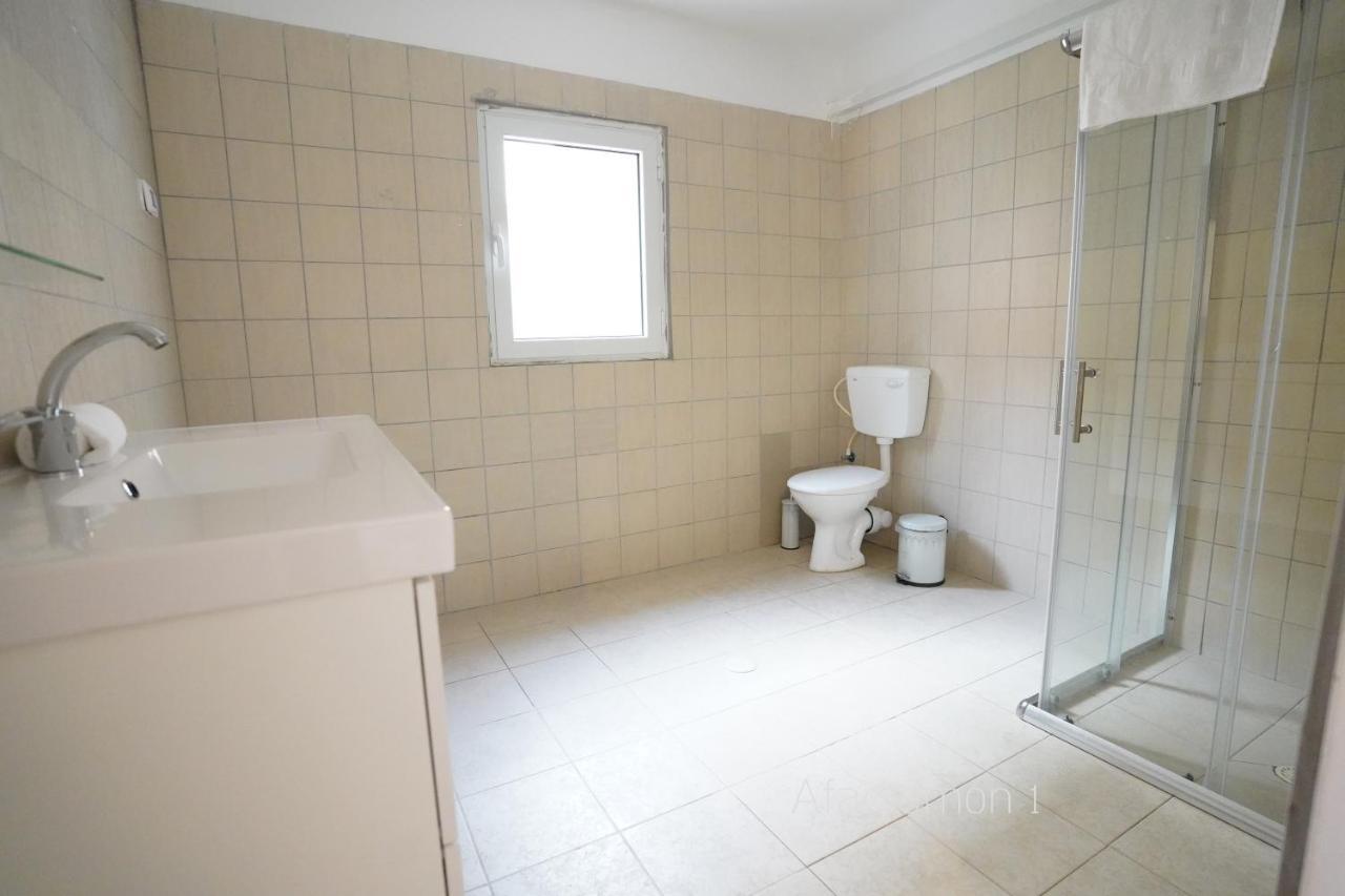 Yalarent Afarsemon Apartments With Pool - For Families & Couples Eilat Esterno foto