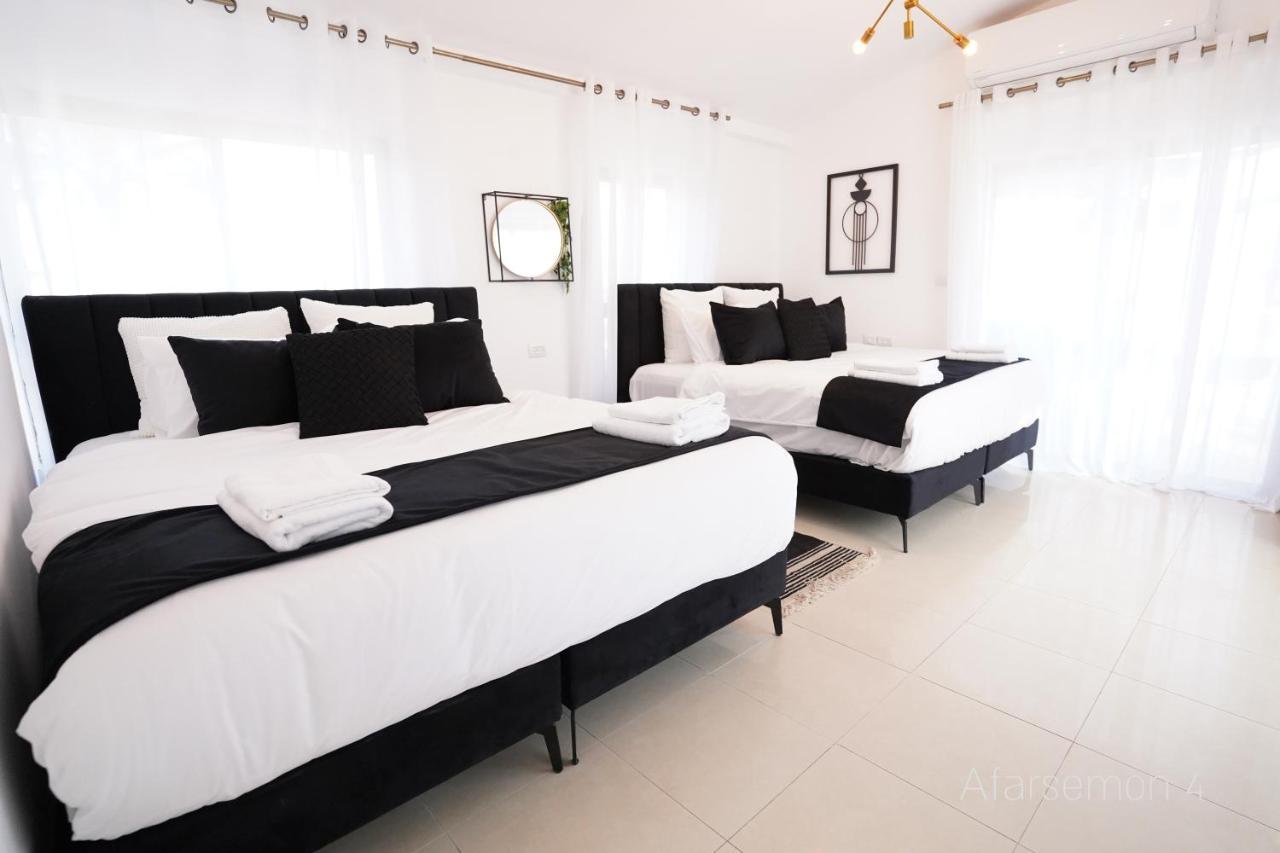Yalarent Afarsemon Apartments With Pool - For Families & Couples Eilat Esterno foto