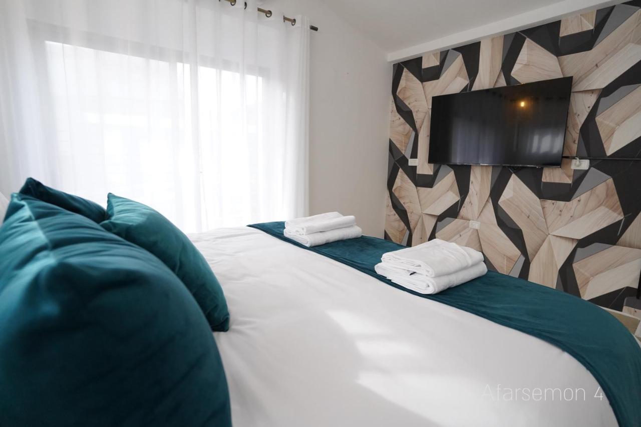 Yalarent Afarsemon Apartments With Pool - For Families & Couples Eilat Esterno foto