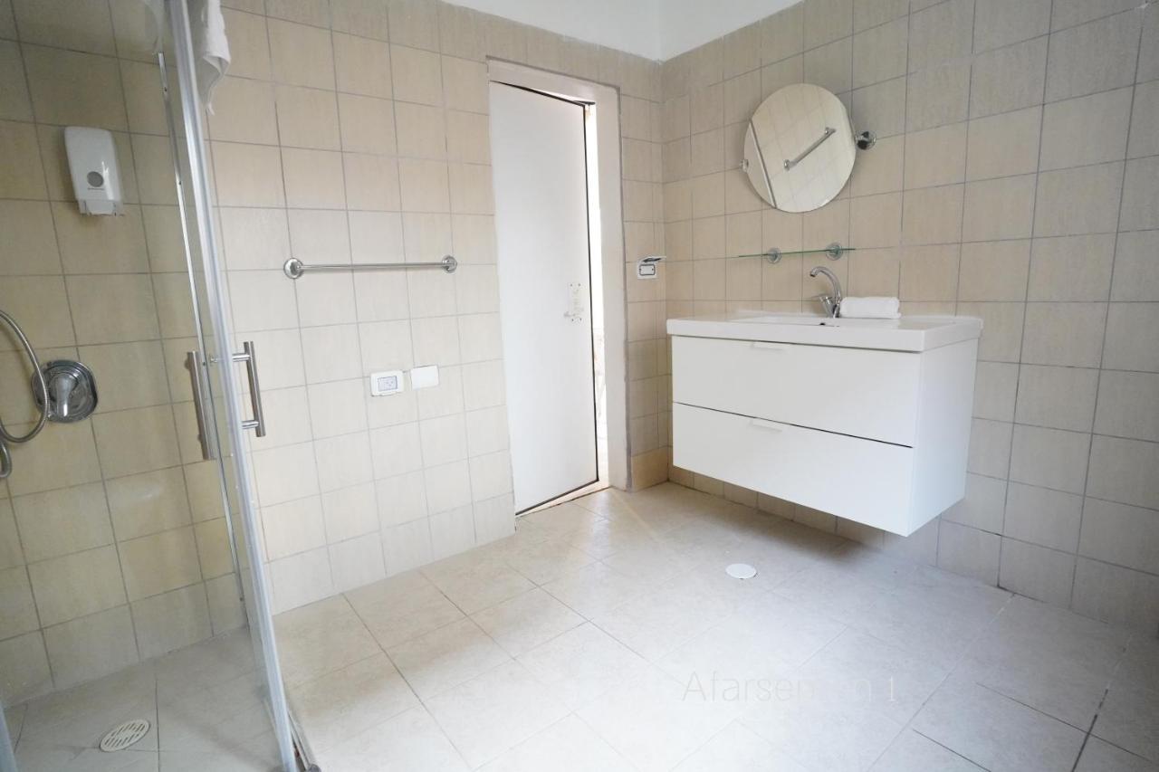 Yalarent Afarsemon Apartments With Pool - For Families & Couples Eilat Esterno foto