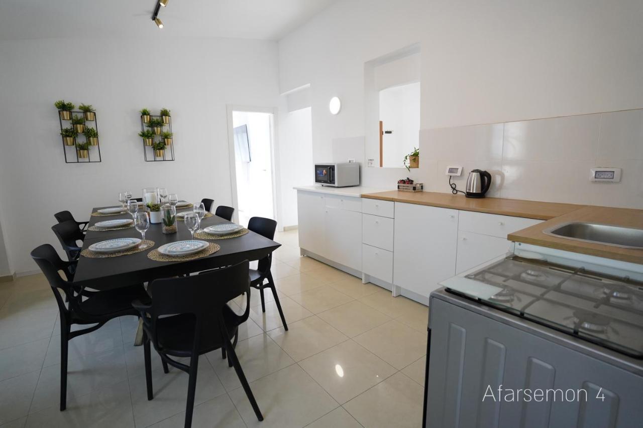 Yalarent Afarsemon Apartments With Pool - For Families & Couples Eilat Esterno foto