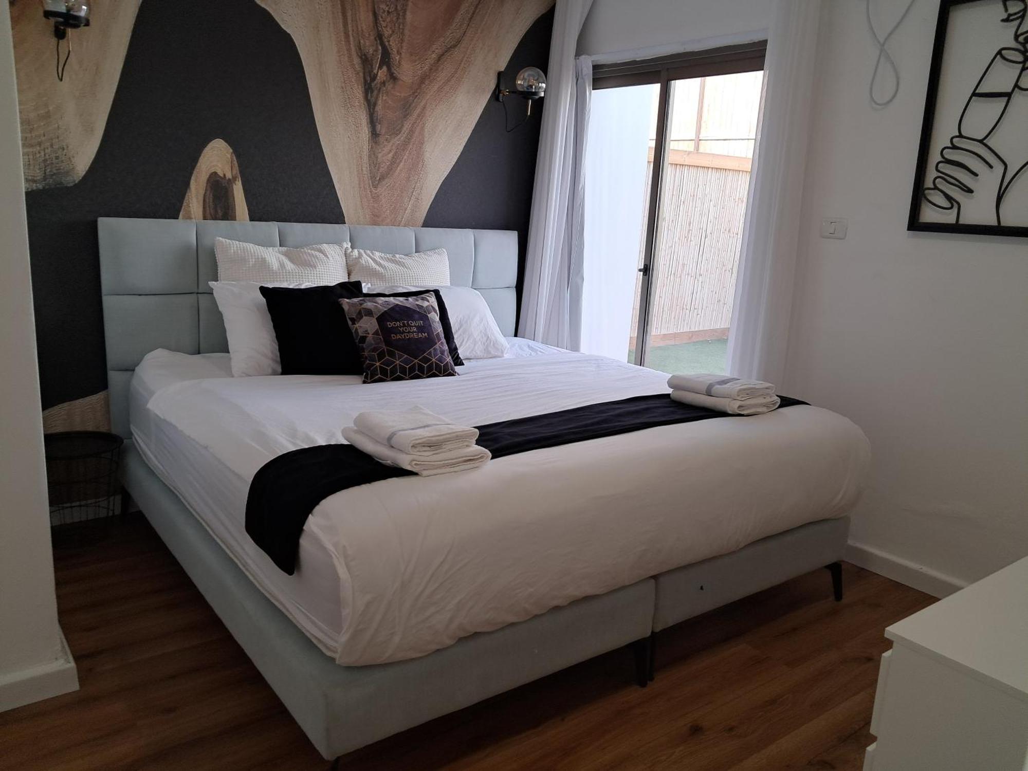Yalarent Afarsemon Apartments With Pool - For Families & Couples Eilat Esterno foto