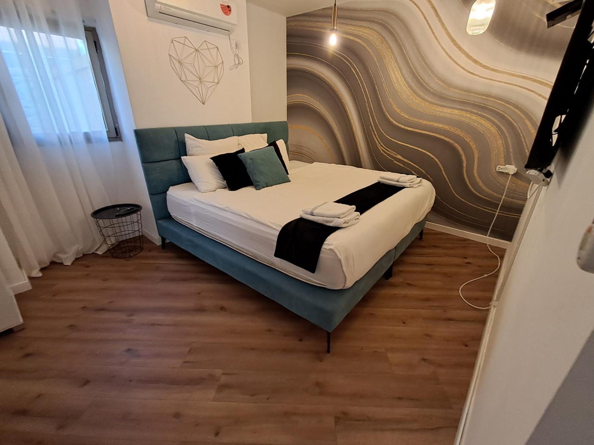Yalarent Afarsemon Apartments With Pool - For Families & Couples Eilat Esterno foto