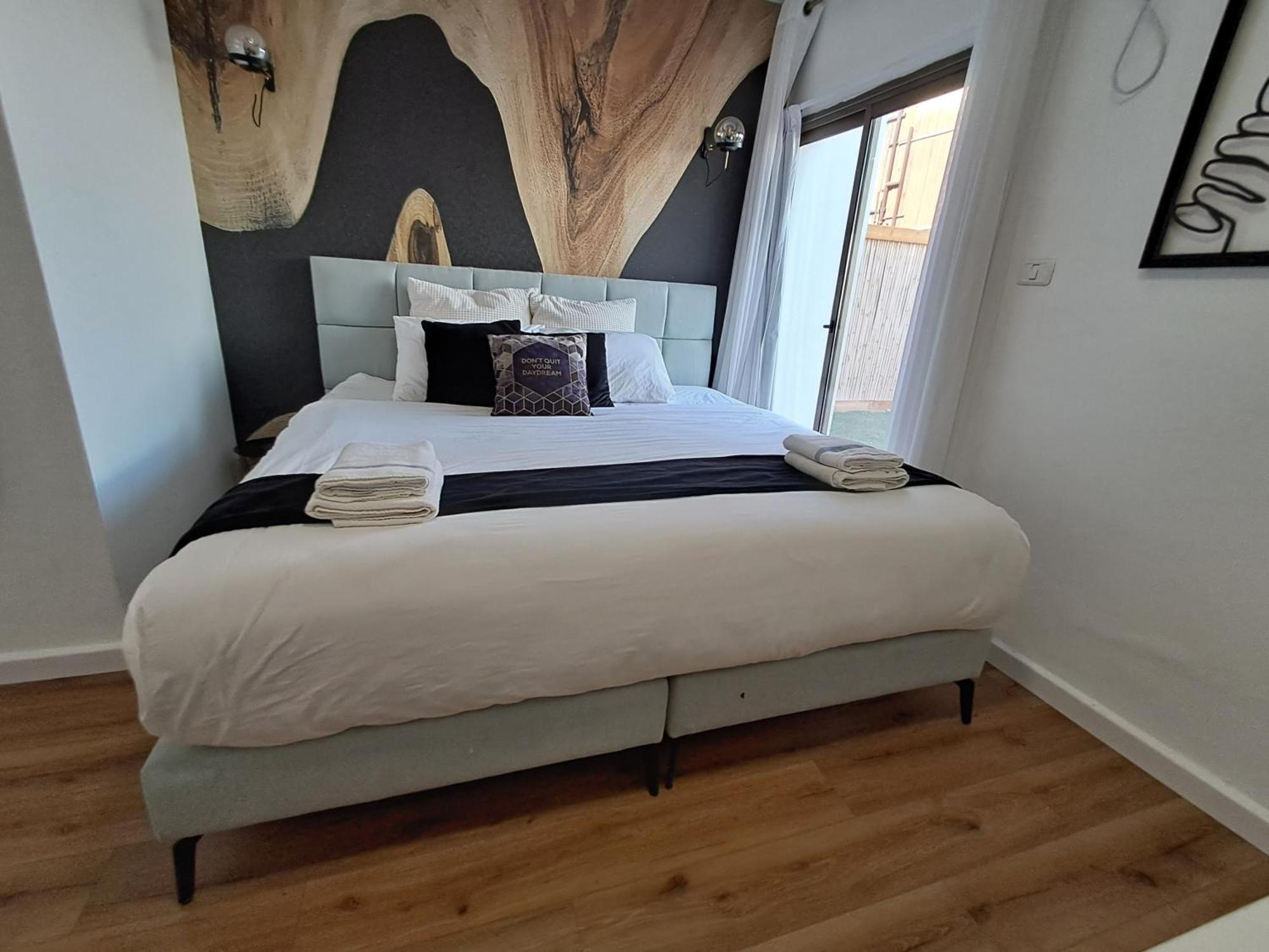 Yalarent Afarsemon Apartments With Pool - For Families & Couples Eilat Esterno foto