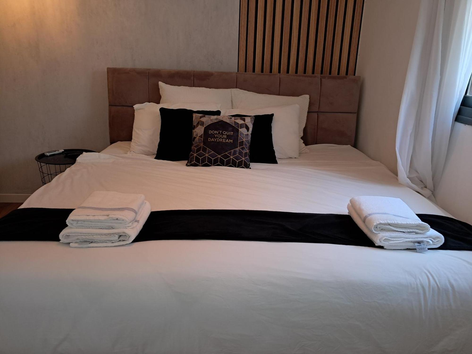 Yalarent Afarsemon Apartments With Pool - For Families & Couples Eilat Esterno foto