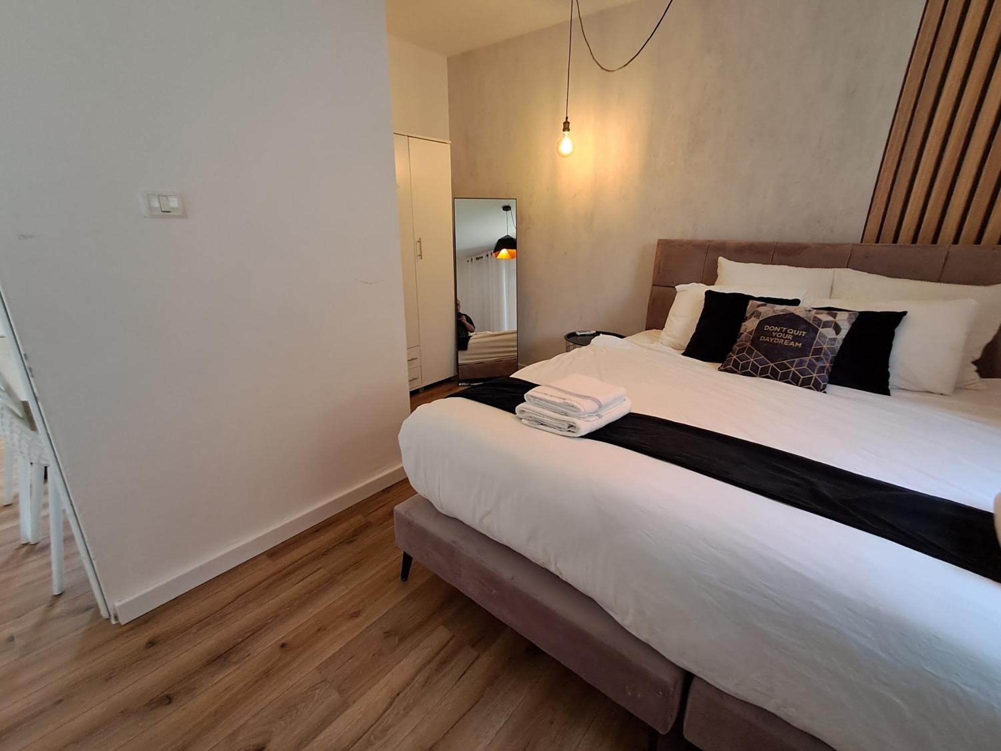 Yalarent Afarsemon Apartments With Pool - For Families & Couples Eilat Esterno foto