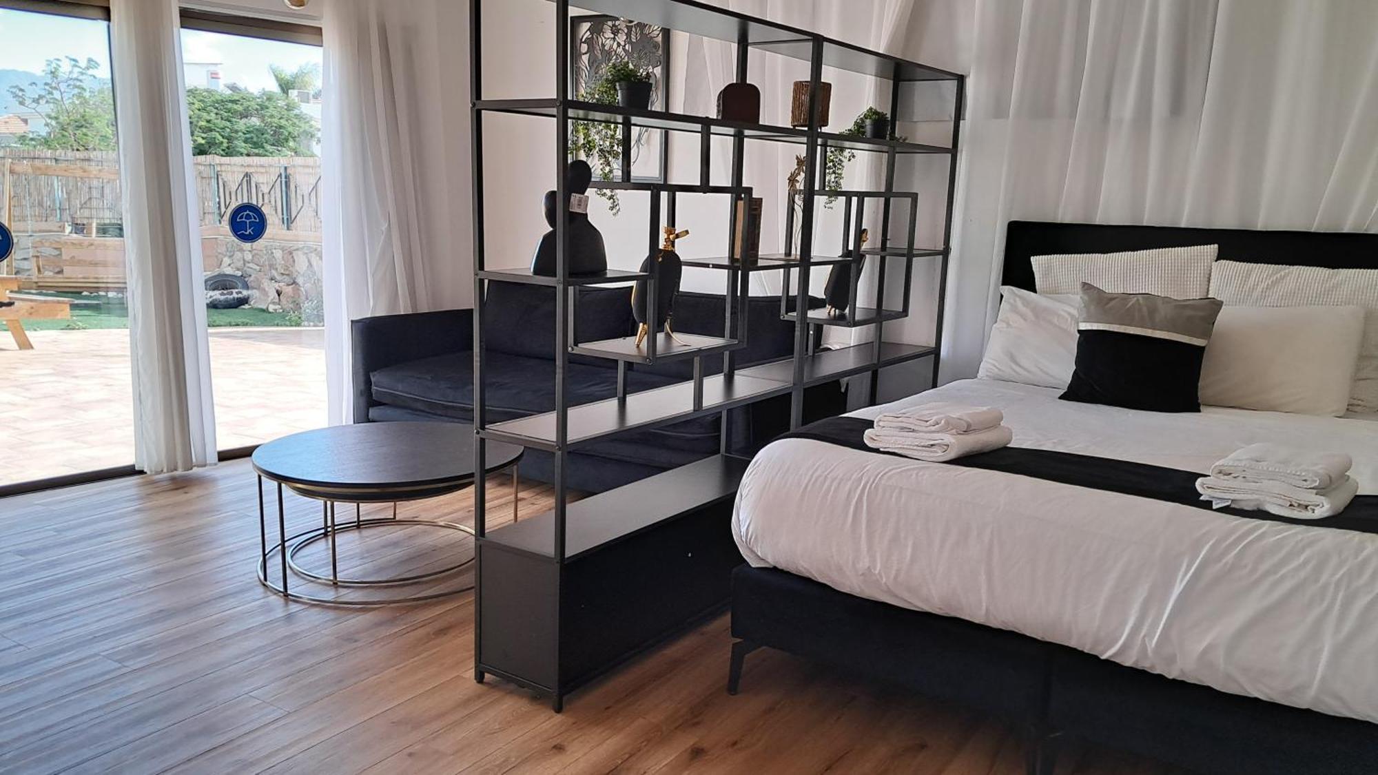 Yalarent Afarsemon Apartments With Pool - For Families & Couples Eilat Esterno foto